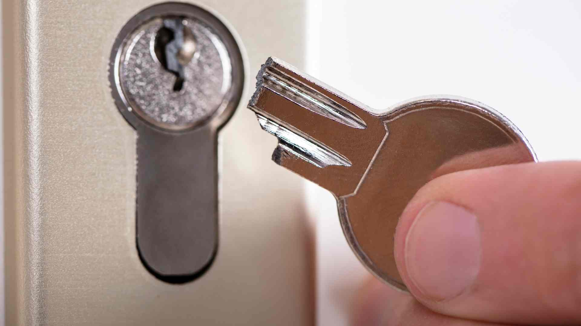 Broken Key Extraction 
